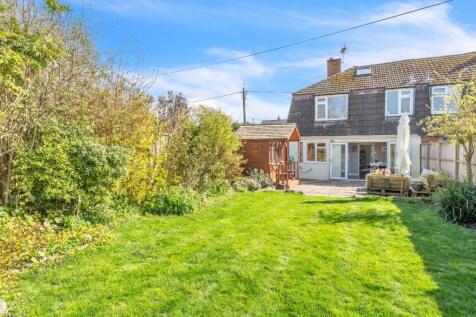 15 - rear garden.jpg