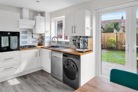 9 Avalon Close BS49 4AQ 16.jpg