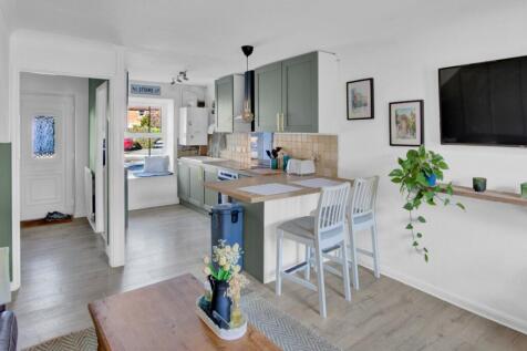 3 - kitchen.jpg