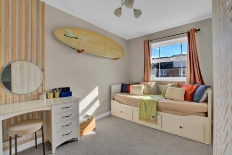 8 - bed 2.jpg