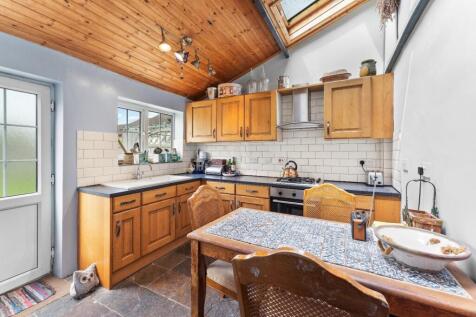 15 North End Road, Yatton, BS49 4AL 11.jpg