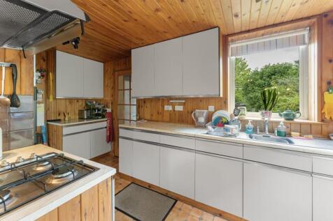 5 - kitchen.jpg