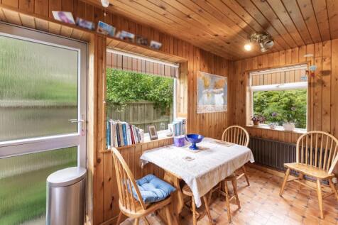6 - breakfast area.jpg