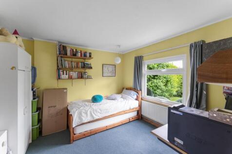 7 - GF bedroom.jpg