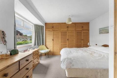 10 - bed 1.jpg