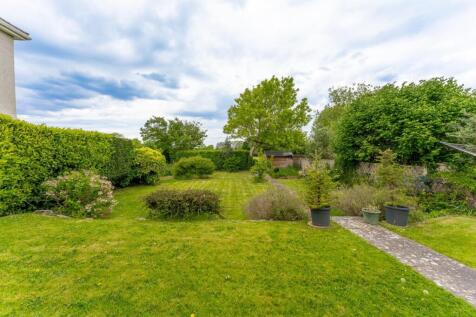 17 - rear garden.jpg