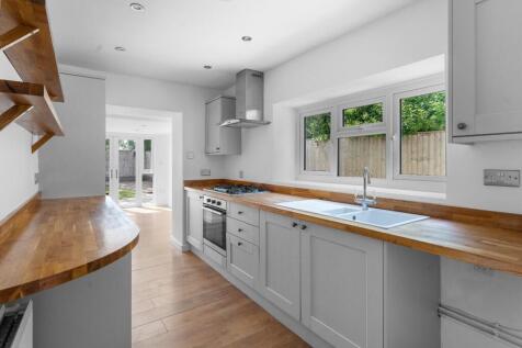 4 - kitchen.jpg