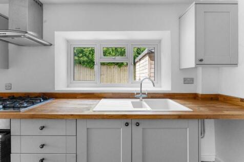 7 - kitchen.jpg