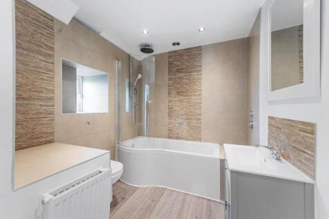 12 - bathroom.jpg