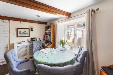 7 - breakfast area.jpg
