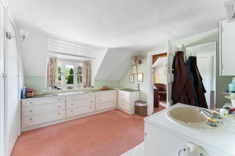 15 - dressing room.jpg