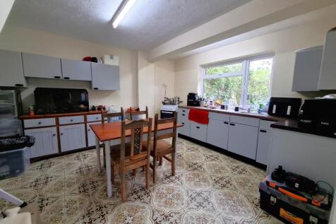 4 - kitchen diner.jpg