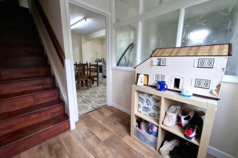 6 - entrance hall.jpg