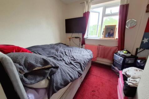 9 - bed 2.jpg