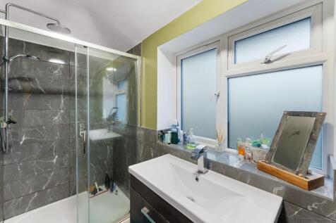1.9 - ensuite.jpg