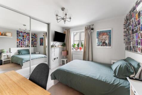 1.10 - bed 2.jpg