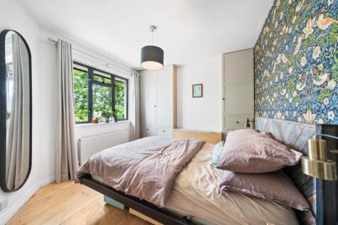1.8 - bed 1.jpg
