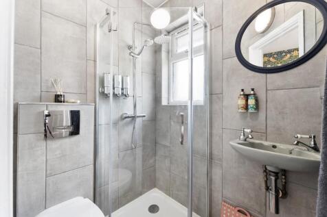1.9 - ensuite.jpg