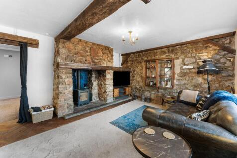 6 - sitting room.jpg