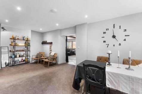 9 - dining room.jpg