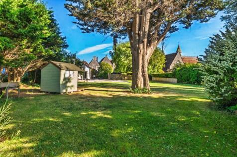 10 - rear garden.jpeg