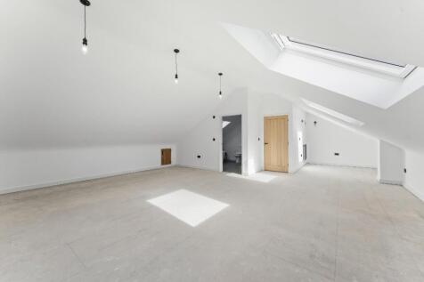 11 - principal bedroom.jpg