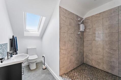 15 - family shower room.jpg