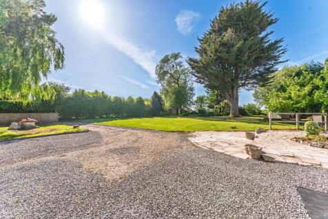 16 - gardens and parking.jpg