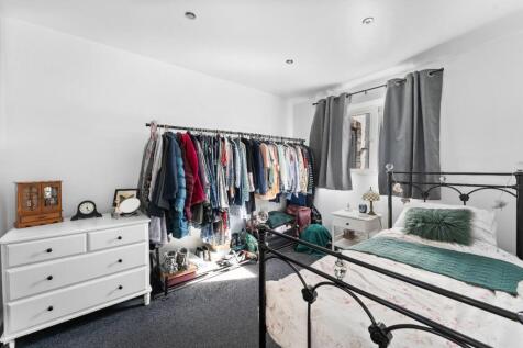 18 - annex bedroom.jpg