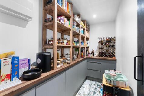 23 - pantry.jpg
