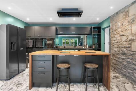24 - kitchen.jpg