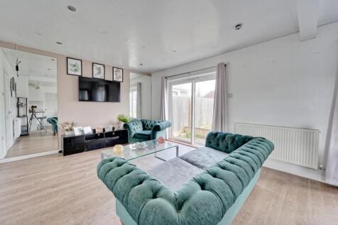 30 Henley Park BS49 4JH 25.jpg