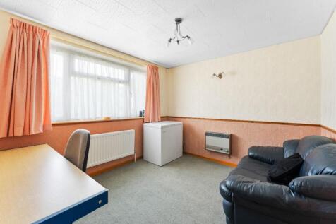 1.6 - bed 4.jpg
