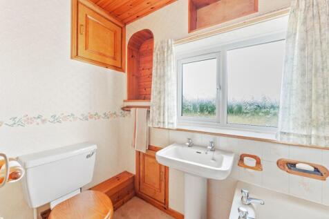 1.15 - bathroom.jpg