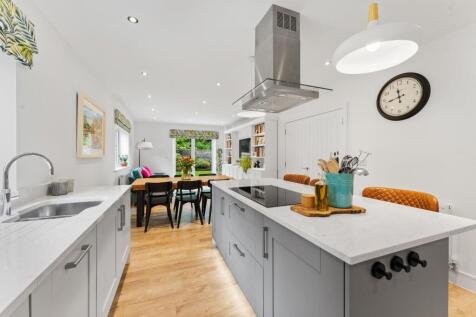 3 - kitchen diner.jpg