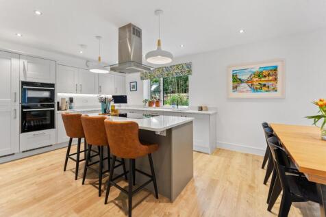 5 - kitchen.jpg