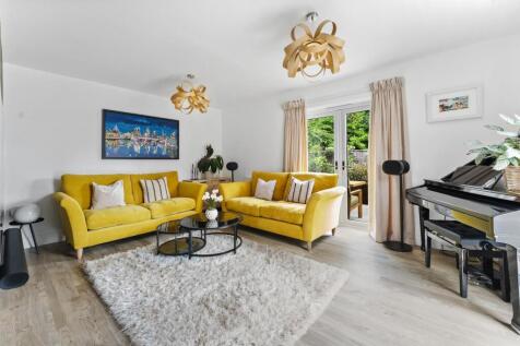 6 - sitting room.jpg