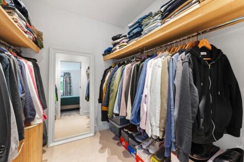 13 - dressing room.jpg