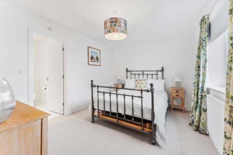 15 - bed 2.jpg