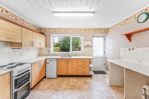 4 - kitchen.jpg