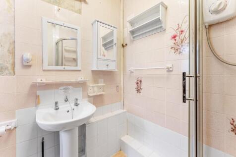 6 - shower room.jpg