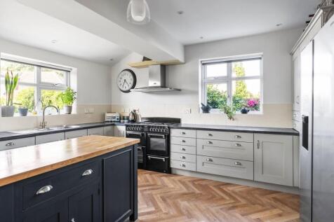 6 - kitchen.jpg