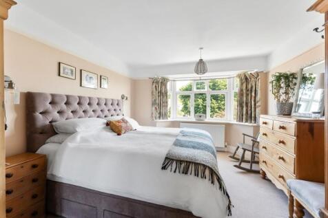 11 - bedroom.jpg