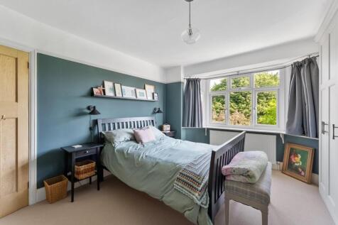 13 - bedroom.jpg