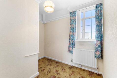 24 Elborough Avenue interior  18.jpg