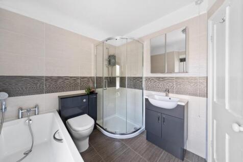 13 - ensuite.jpg