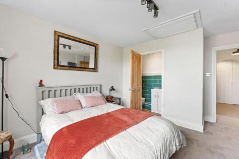 8 - bedroom.jpg