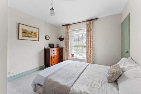 10 - bedroom.jpg