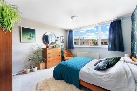 1.8 - bed 1.jpg
