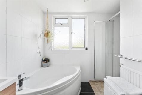 1.11 - bathroom.jpg